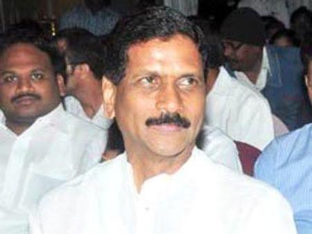 సీమాంధ్రులను రెచ్చగొట్టొద్దు: మర్రి, సిఎం వ్యాఖ్యల పైనా