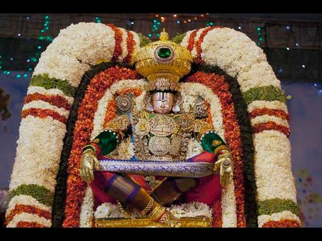 సింహవాహనంపై ఊరేగిన తిరుమలేశుడు (పిక్చర్స్)