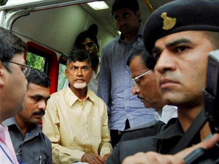 కుప్పం ఎమ్మెల్యే బాబు సమైక్యానికి నిలబడ్తారా: అశోక్