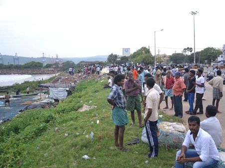 ఫైలిన్ తుఫాను: సాయంత్రం తీరం దాటే అవకాశం