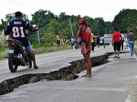భూకంపంతో విధ్వంసం, పలువురు గల్లంతు (పిక్చర్స్)