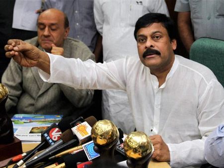 సోనియా చిత్రానికి సమాధి: చిరంజీవి ఆగ్రహం, హెచ్చరిక