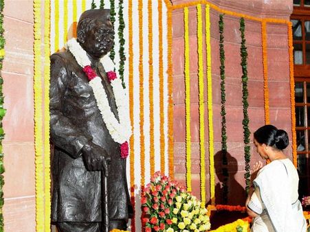 జగన్ సహా 13 మంది సీమాంద్ర ఎంపీల రిజైన్లకు నో