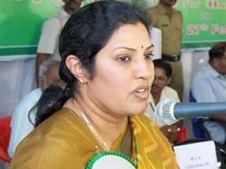  విశాఖ ఎయిర్ పోర్ట్‌లో పురంధేశ్వరికి ఏయు జెఏసి షాక్
