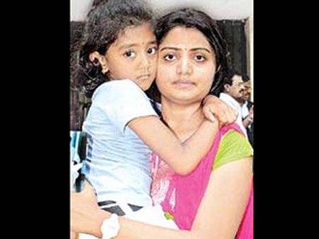 ఎన్నారై భర్త నుండి కాపాడాలని టెక్కీ ఫిర్యాదు