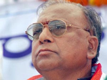 సొంత జిల్లాలోనే..: కిరణ్‌పై విహెచ్, జగన్‌పై ఫైర్