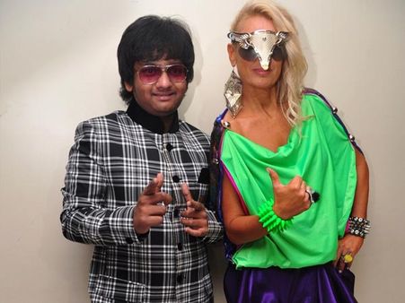 నగరంలో జర్మనీ ఫ్యాషన్, పాప్ గర్ల్ హంగామా(పిక్చర్స్)