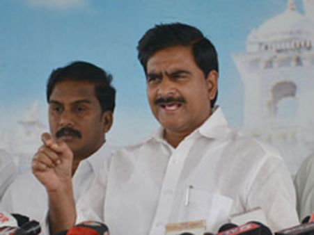 బిల్లు తరిమికొడ్తాం: దేవినేని, జగన్ సభపై ఓయు విజ్ఞప్తి