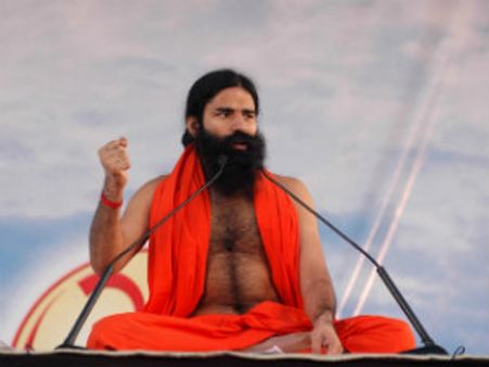 టెర్రరిస్టుగా చూపించాలని చూస్తోంది: కాంగ్రెస్‌పై రామ్‌దేవ్