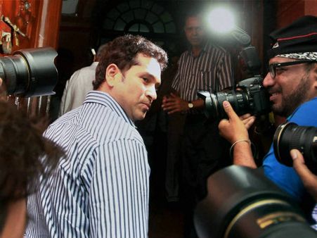 క్రికెట్ తర్వాత: సచిన్‌పై కాంగ్రెస్ కన్ను, ఒప్పించేందుకు..