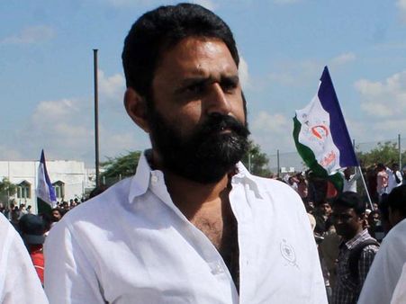 చంద్రబాబు గజనీ, అన్నీ మరిచిపోతాడు: కొడాలి నాని