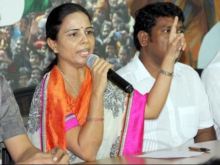 సోనియాను ఎదిరించింది జగన్ ఒక్కడే: శోభా నాగిరెడ్డి