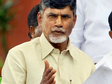 విభజన బాంబు పెద్దది: చంద్రబాబు బైఠాయింపు