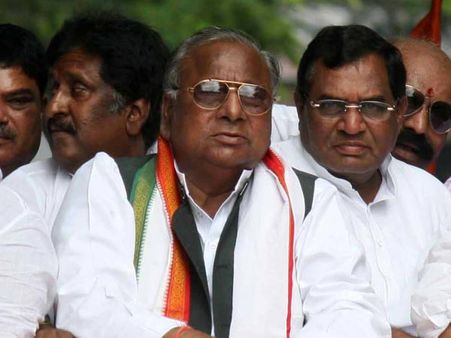 జగన్‌ది ఏ టర్నో, కెసిఆర్ భలే హుషారు: విహెచ్ వ్యాఖ్య