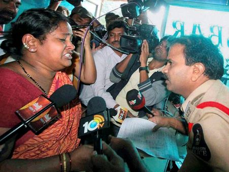 బస్సు ప్రమాదం: పెళ్లి రోజే తిరిగి రాని లోకాలకు