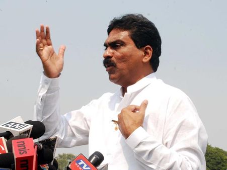 కాంగ్రెసు సూచన మేరకే జగన్ సమైక్యం: లగడపాటి