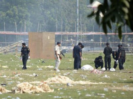 ఉడాయించిన పాట్నా పేలుళ్ల అనుమానితుడు