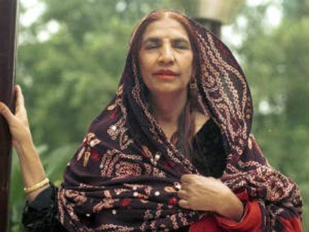 పాక్ ఫోక్ సింగర్ రేష్మ కన్నుమూత, నెలనుండి కోమాలో