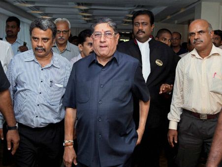 మోడీ ఫిర్యాదు: శ్రీనివాసన్, మీయప్పన్‌ల పైన ఎఫ్ఐఆర్