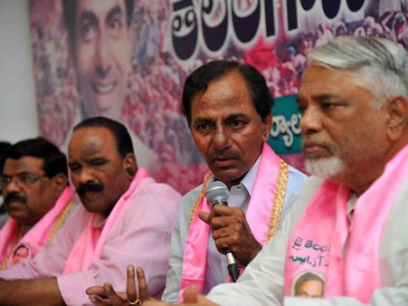 సీమాంధ్రులు హైదరాబాదును నాశనం చేశారు: కెసిఆర్