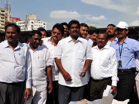 వాళ్ల ఇష్టం: రాజీనామాలపై తగ్గిన అశోక్ బాబు