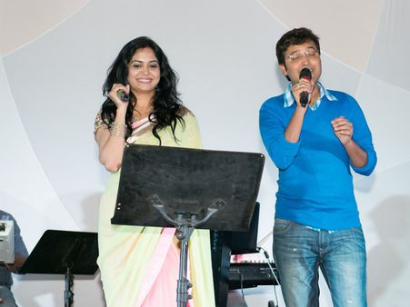  అలరించిన గాయని సునీత