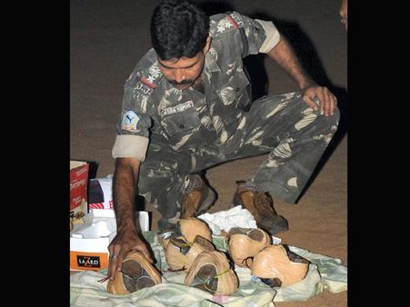 రాంచీలో 9బాంబులు స్వాధీనం: లాడ్జిరూంలో కాలేజ్ గర్ల్