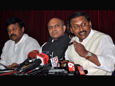 విభజనపై కన్విన్స్ కాలేదు: డిగ్గీకి కిరణ్ రెడ్డి కౌంటర్