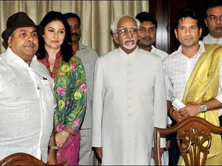 సచిన్‌కు భారత రత్న కోరతా: శుక్లా, బాలీవుడ్ తారలు