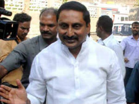 కిరణ్‌పై షిండేను రిక్వెస్ట్ చేసిన తివారీ, నాతో ఆగదని కిల్లి