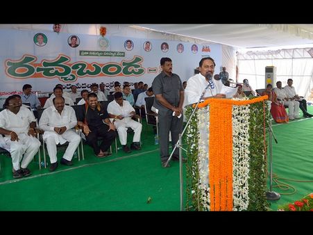 విభజన: కిరణ్ రెడ్డి తిరుగుబాటా, సర్దుబాటా? (పిక్చర్స్)