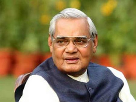 భారతరత్న:వాజపేయికి ఫరూక్ మద్దతు, సచిన్‌పై నితీష్