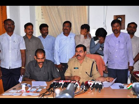 పబ్స్ యూత్ టార్గెట్: మరో డ్రగ్ రాకెట్ రట్టు (పిక్చర్స్)