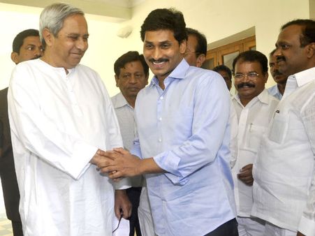 టిపై జగన్ రోజుకో మాట, వారితో లాభం లేదా?
