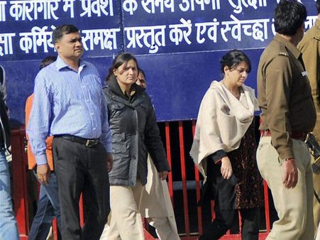 ఆరుషి - హేమరాజ్ హత్య: తల్లిదండ్రులకు జీవిత ఖైదు