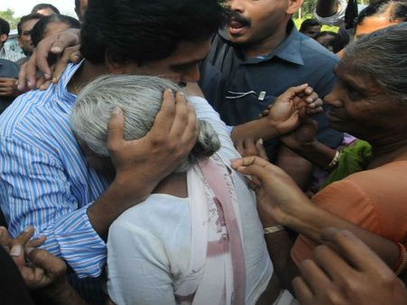 పాలన ఉందా, మనసులేని పాలకులు: జగన్