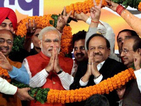 మోడీ కూర్చున్న కుర్చీ కోసం లక్షల్లో బిడ్‌లు, ఓనర్ నో