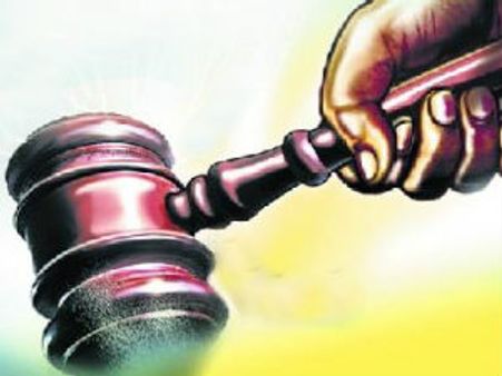 కారుతో ఉడాయించిన లేడీకి జైలు: బాబా అరెస్టు