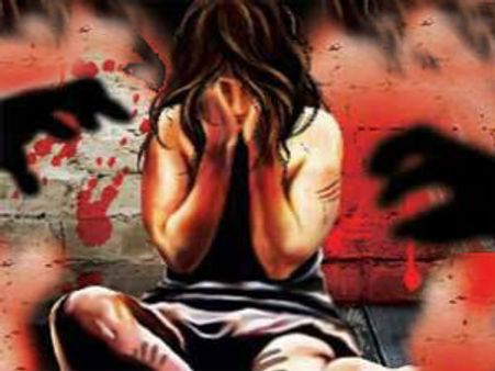 సాయం పేరుతో బాలికపై నెలరోజులుగా ముగ్గురి దారుణం