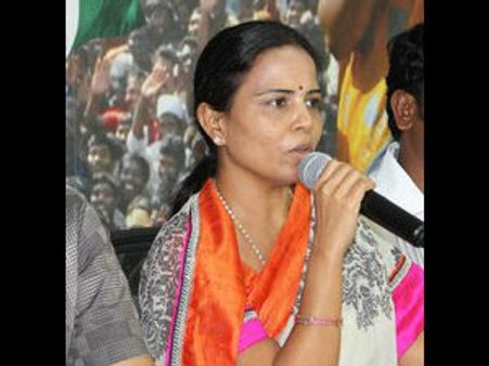 జగన్ కోసమే, వారొద్దంటే మీరే కలుస్తామంటారా?: శోభా