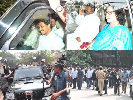 టి సెగ: టెన్షన్ మధ్య నవ్వుతూ కోర్టుకు జగన్(పిక్చర్స్)