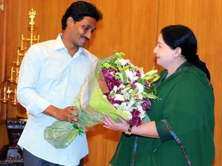 తీర్పు కోరండి: విభజనపై జగన్ కాంగ్రెసుకు సవాల్