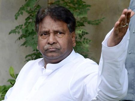 నో అంటే రాజీనామే, మీ వెంట మేం: కావూరితో నేతలు