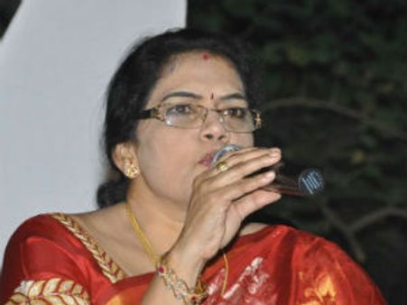 కిల్లి కృపారాణి కారును మూడుసార్లు ఢీకొట్టే యత్నం