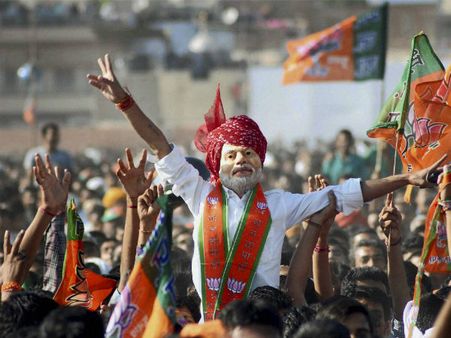 షీలామీద గెలుపుపై కేజ్రీవాల్ ట్వీట్: రాజే,సింగ్‌లపై మోడీ