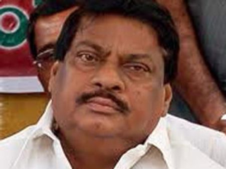 బుడబుక్కల వేషంలో శివ: సోనియాకు దోషమని జోస్యం