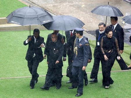 మండేలాకు కడపటి వీడ్కోలు: ప్రపంచ నేతల నివాళి