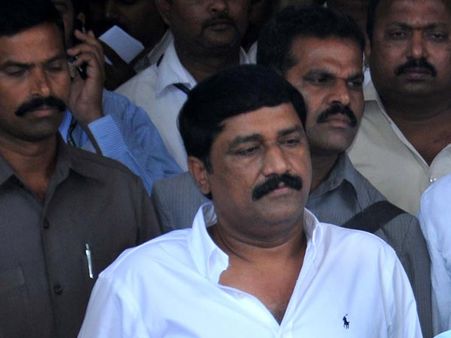 ఆరునుండి 50కి చేరడం హ్యాపీ: గంటా, సరికాదని కన్నా