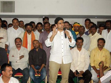 జగన్‌కి లాలూ గతే, దొంగపుత్రుడిని నమ్ముకుంది: లోకేష్