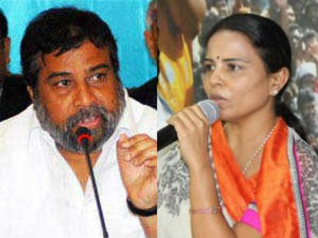 టిడిపితో కిరణ్ చేతులుకలిపారు: దామోదర, శోభా ధ్వజం